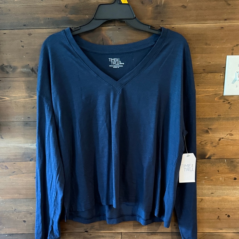 Time and Tru Navy V-Neck Long Sleeve Top